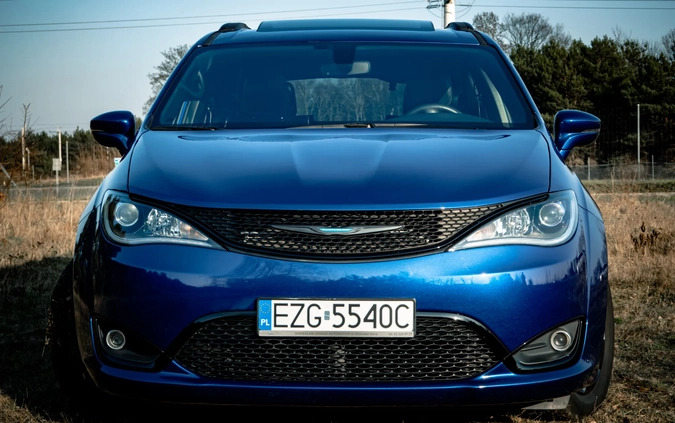 Chrysler Pacifica cena 168000 przebieg: 15500, rok produkcji 2020 z Łódź małe 352